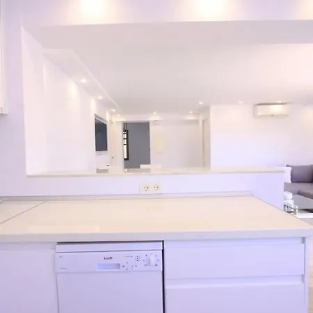 Modern Penthouse Apartment *